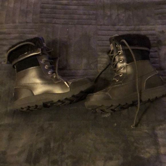 UGGs - Picture 2 of 5